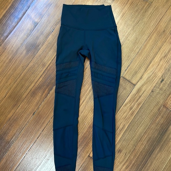 Lululemon size 2 leggings - Picture 1 of 3